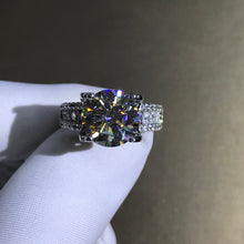 Load image into Gallery viewer, 5 Carat Round Cut Moissanite Ring G-H Colorless