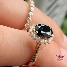 Load image into Gallery viewer, Oval Cut Halo Black Bridal set Moissanite Ring and Band