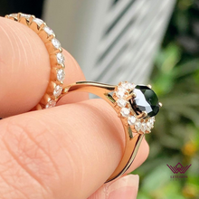 Load image into Gallery viewer, Oval Cut Halo Black Bridal set Moissanite Ring and Band