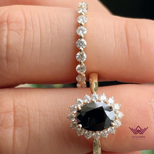 Load image into Gallery viewer, Oval Cut Halo Black Bridal set Moissanite Ring and Band