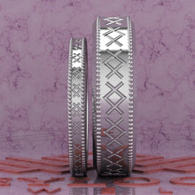 Load image into Gallery viewer, Couple's Wedding Bands Moissanite Set 002 D Color